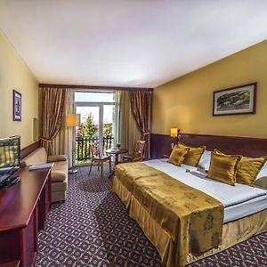 Zimmer mit zwei Einzelbetten